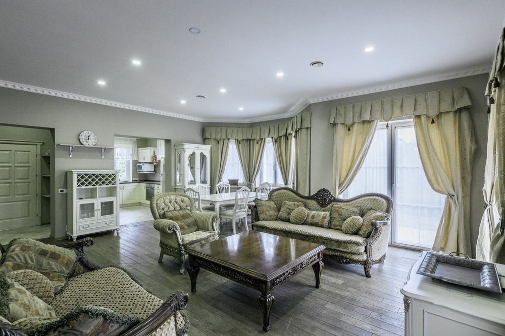 Будинок з басейном Білогородка