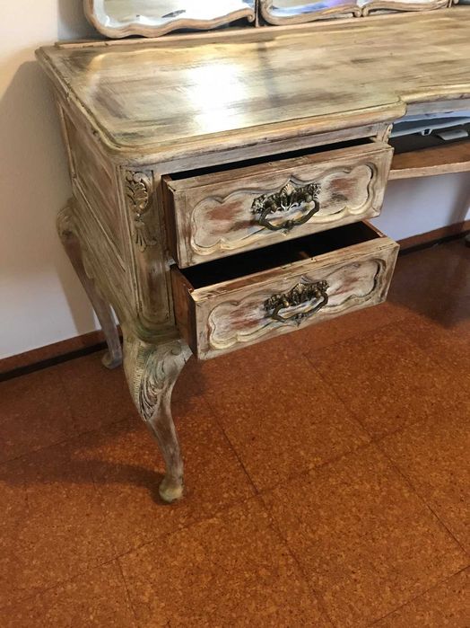 Movel com gavetas e espelho antigo vintage