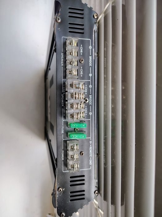 AUNA 600WATTS підсилювач автомобільний 6-канальний.