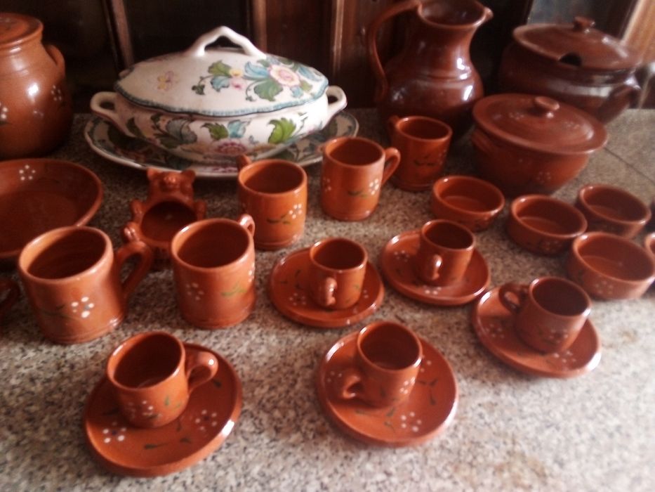 Conjunto de Peças em Barro Diversas