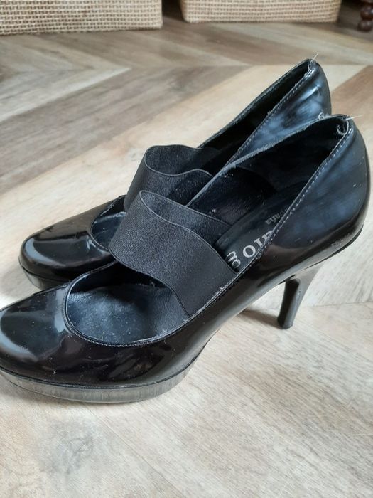 Sapatos verniz elegantes  Pedro Garcia