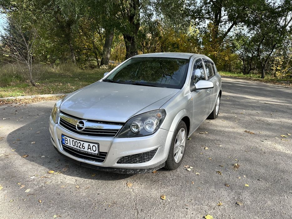 Opel Astra 2012р 1,6 бензин автомат