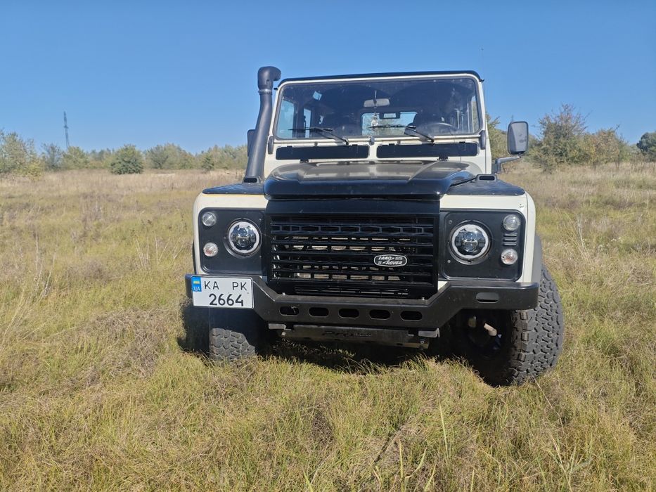 Land rover defender td5 2005 рік 9 місць