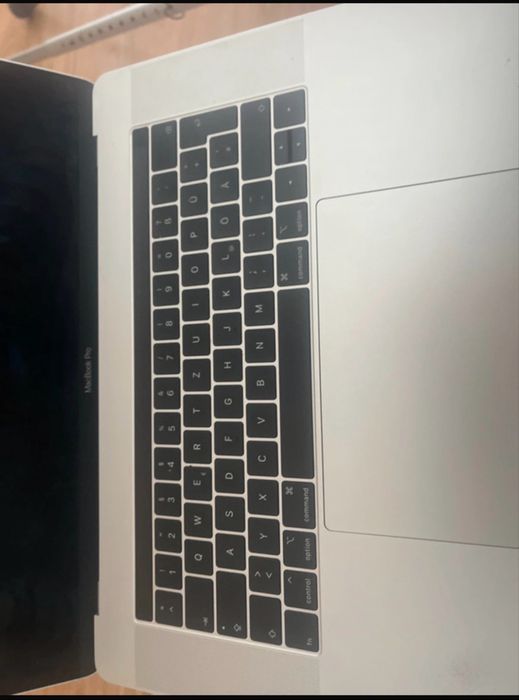 MacBook Pro 15" 2018447071794706534401