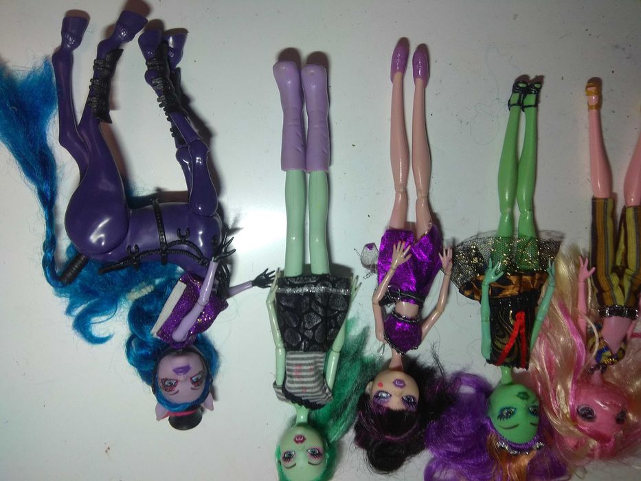 Колекція різних Ляльок Монстер хай