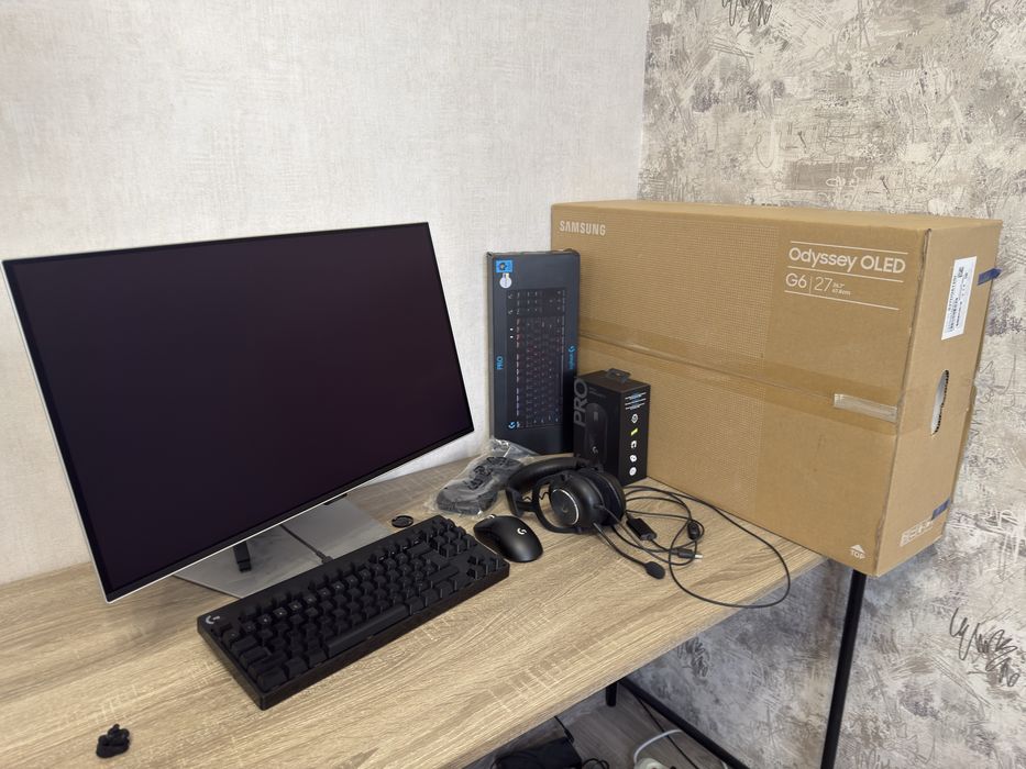 Монітор ігровий Samsung Odyssey OLED G6