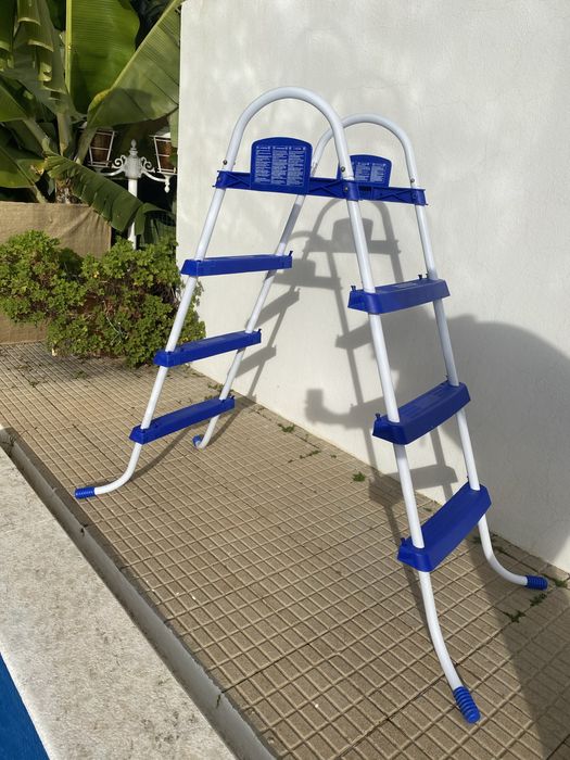Escada de Piscina