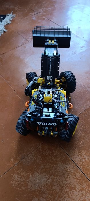 Продам конструктор лего autonomous ,,трактор volvo 02,,