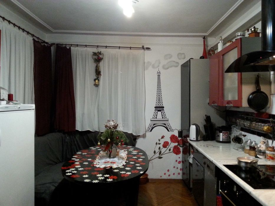 Продається будинок у Львові з ліфтом 15хв.від центру