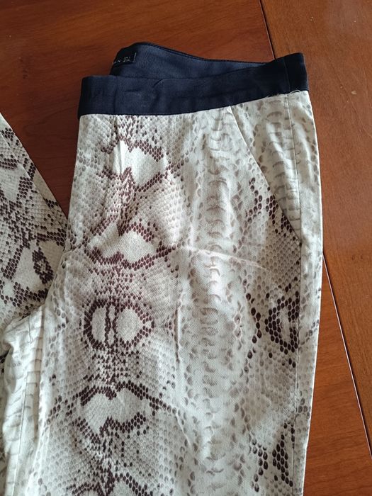 Calça com print serpente