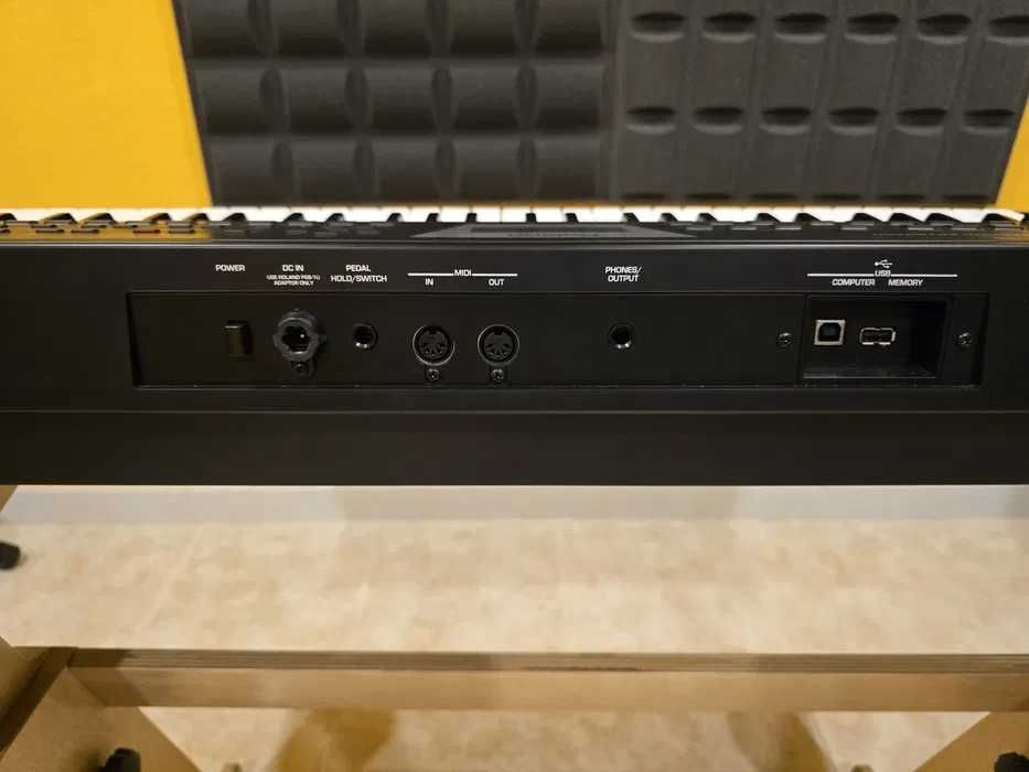 Roland BK3 teclado arranjador + pedal sustain + headphones