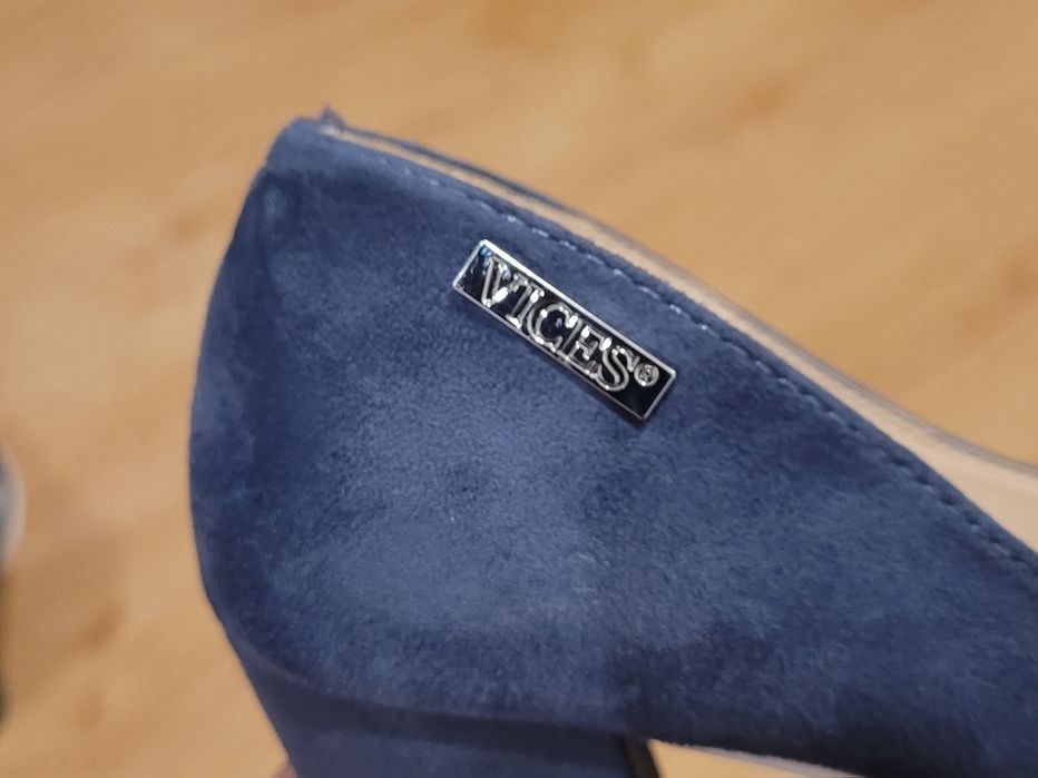 Buty damskie na słupku