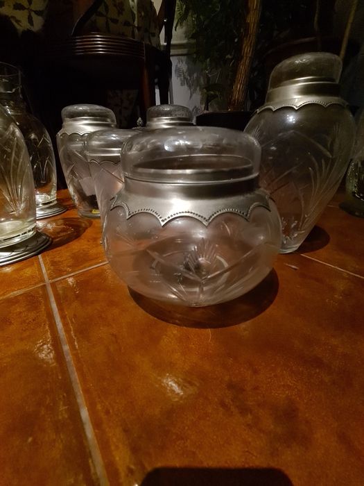 Vendo vasos de vidro com Etano