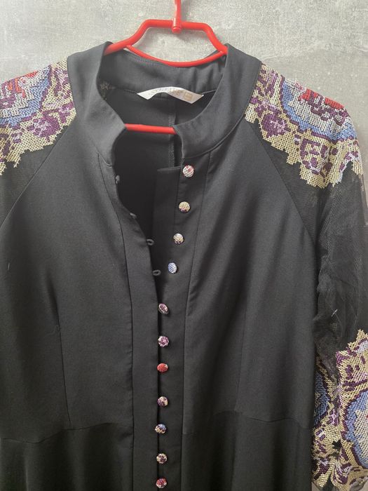 Сукня-вишиванка міді