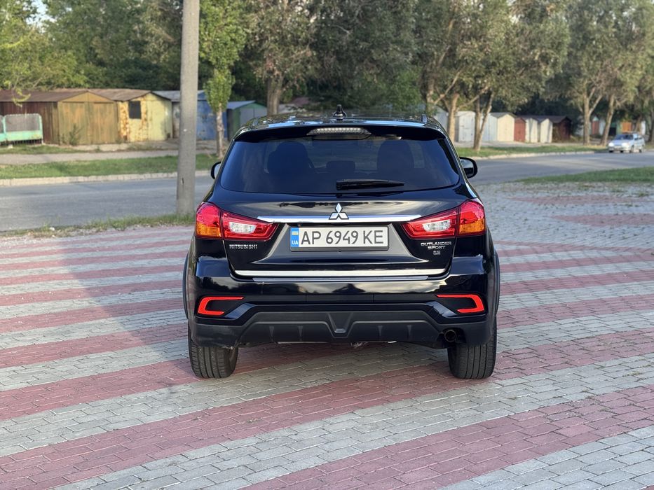 Продам Mitsubishi Outlander Sport 2017 года АКПП 4х4 в отличном состоя