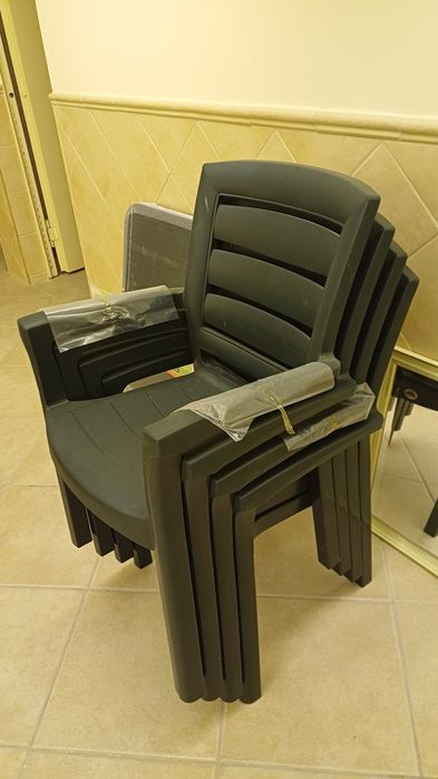 Mesa jardim 80x80 e 4 cadeiras novas