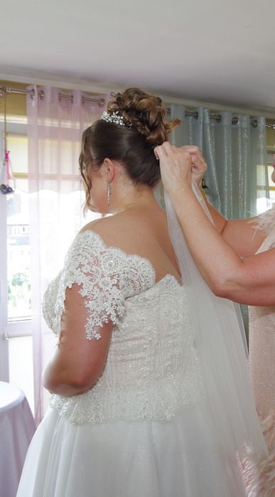 Suknia ślubna Plus Size