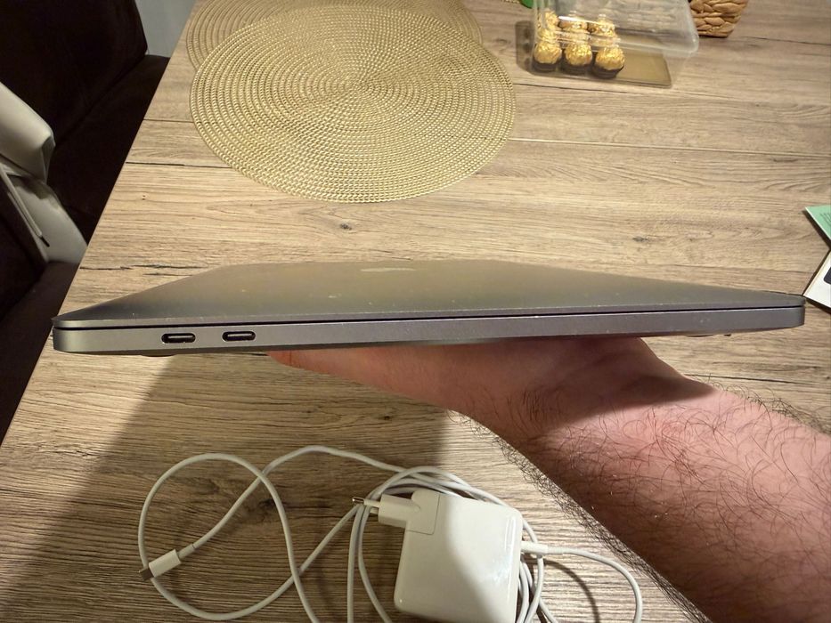 MacBook Pro 13” 2020 – M1 / 16 GB RAM / 512 GB SSD