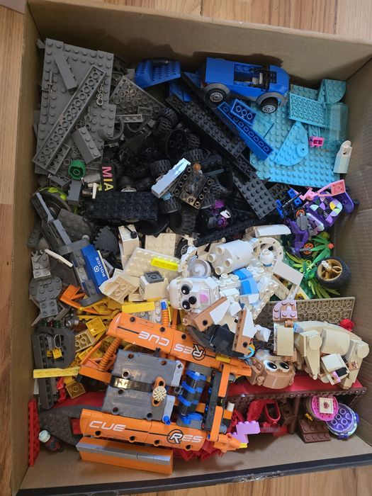 15 zestawów Lego Technic i Lego Friends