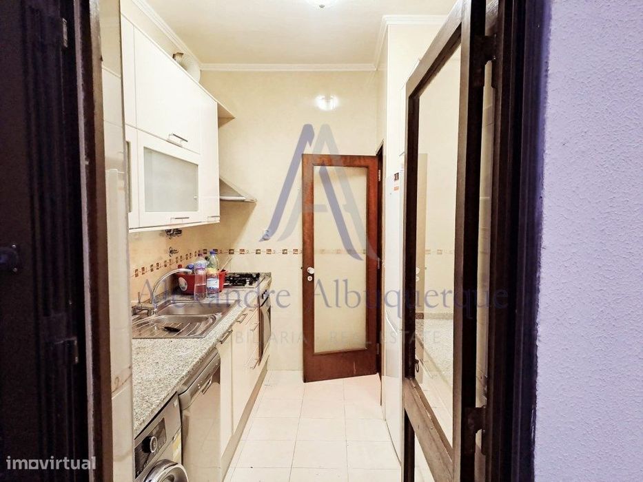 Apartamento T2 com Terraço, Arrecadação e Parqueamento | Sesimbra