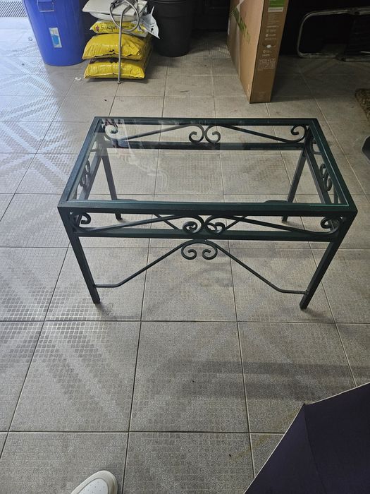 Conjunto de móveis em ferro