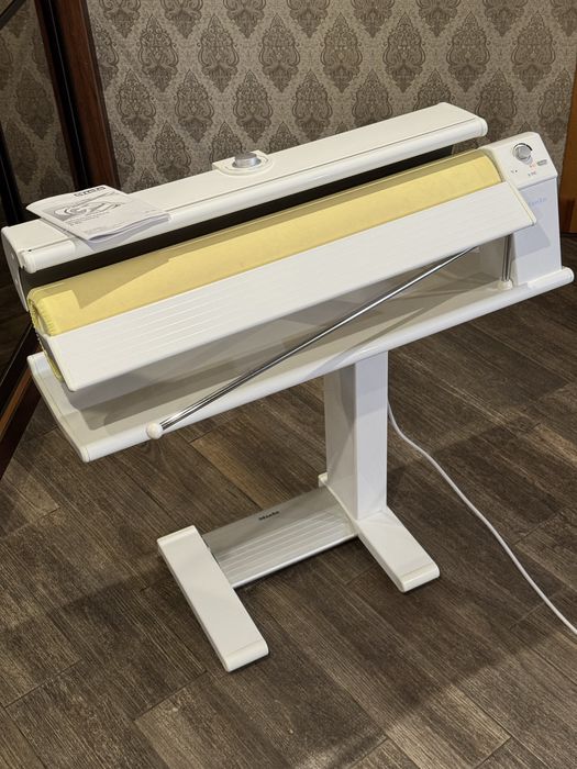 Miele 990 – якісний гладильний каток для ідеального результату