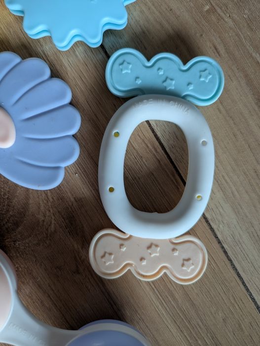 Zestaw gryzaków i grzechotek