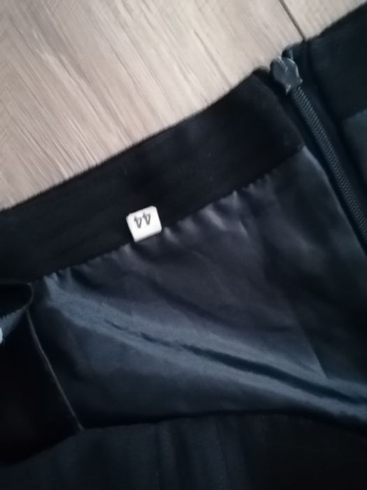 Spódnica ołówkowa prosta czarna w kolano