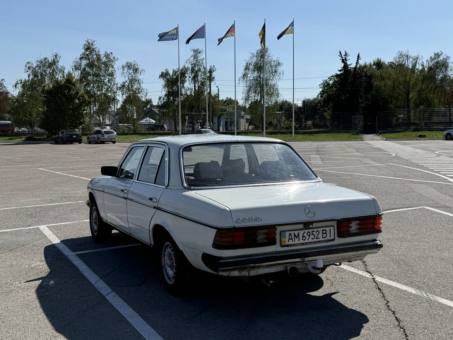 Mercedes-Benz E-Class W123 1984