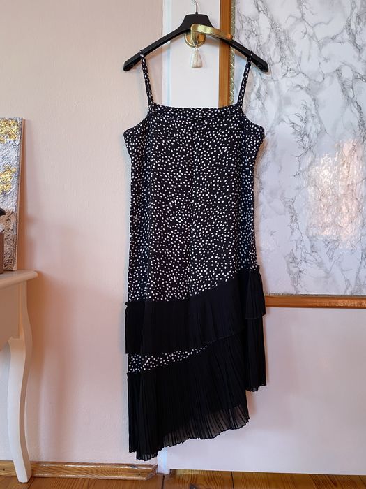 Sukienka w kropki z falbanką  czarna asymetryczna h&m s lata 20 30