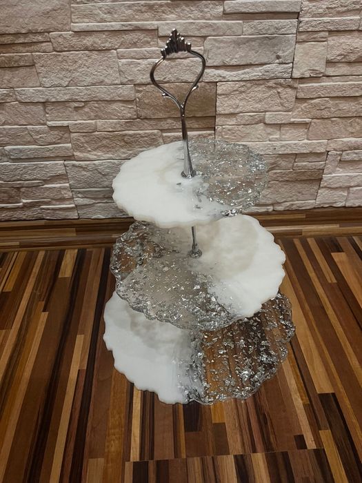 Patera biało-przeźroczysta