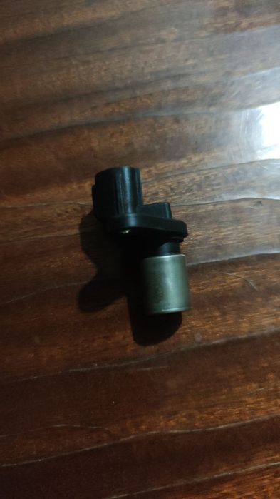 Датчик распредвала  Toyota Avensis t22, t25, d4b