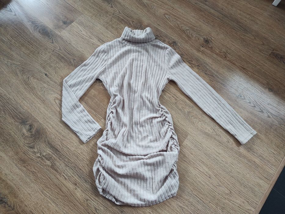 Piękna beżowa welurowa sukienka z golfem, ciepła rozmiar S/M