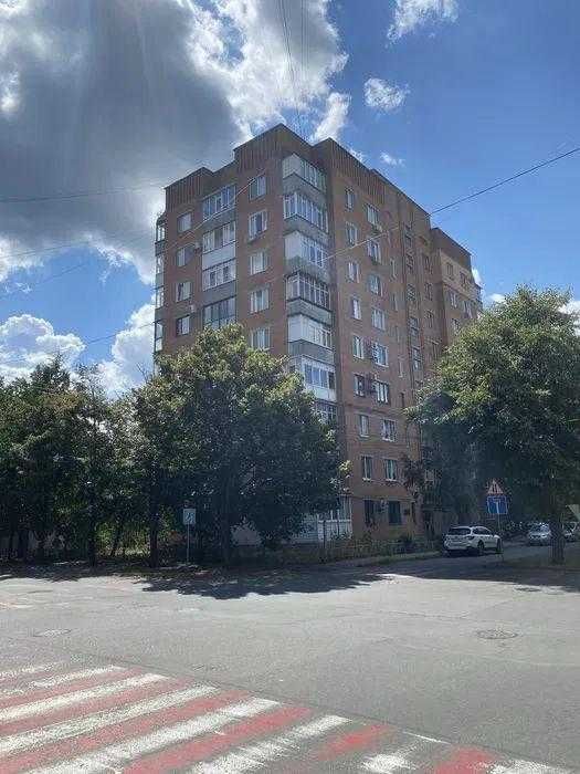 Центр. У продажу 3 кімнатна квартира