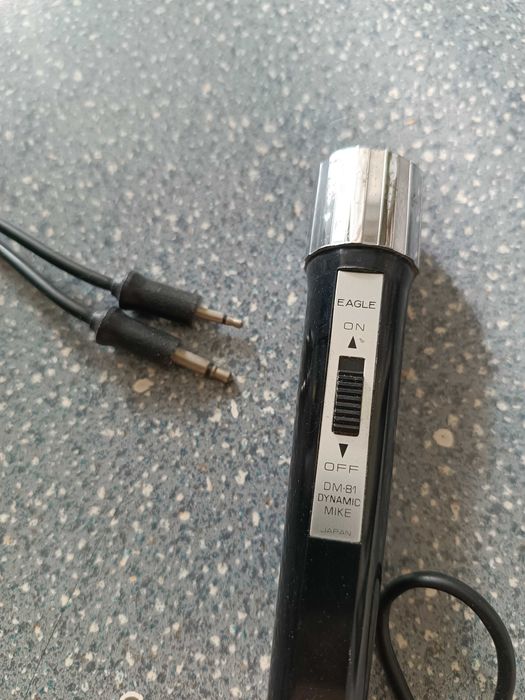 Microfone antigo usado