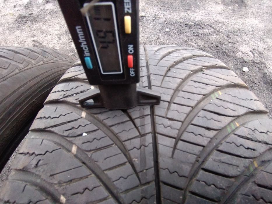 Opony całoroczne 215/55R17 Goodyear  Vector4seasons