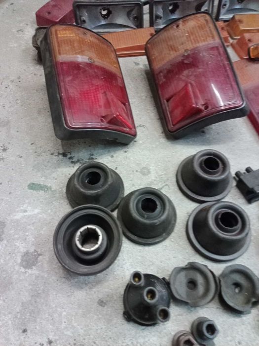 Części FIAT 126p MALUCH lampy tył, osłona półosi i inne