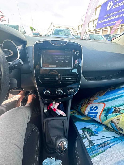 Renault Clio em muito bom estado