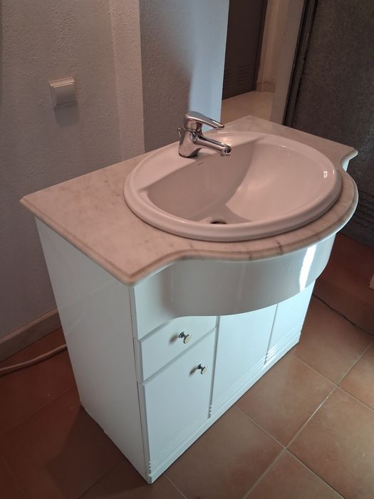 Móvel WC com lavatório