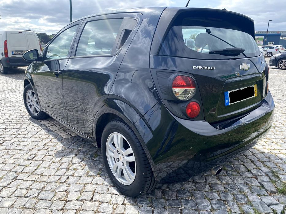 Carro citadino - Chevrolet Aveo LT Bi-Fuel 2013