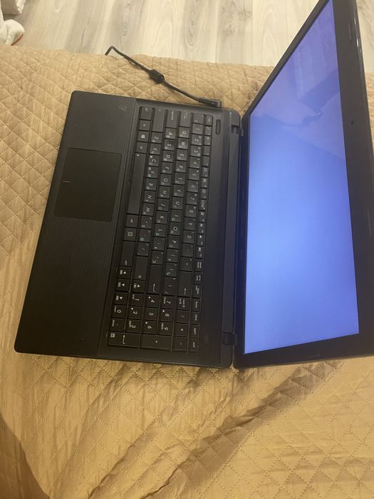 Ноутбук Asus.