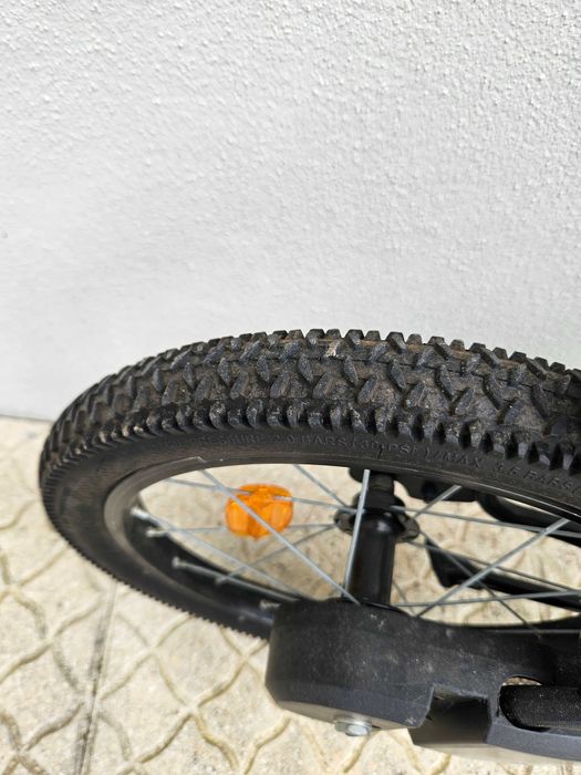 Bicicleta Btwin 500 Dark Hero 4 - 6 anos c/ rodinhas incluídas