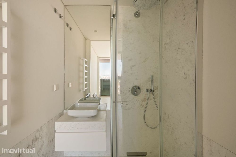 Apartamento T4 + 1 com piscina, Nova Campolide, Lisboa