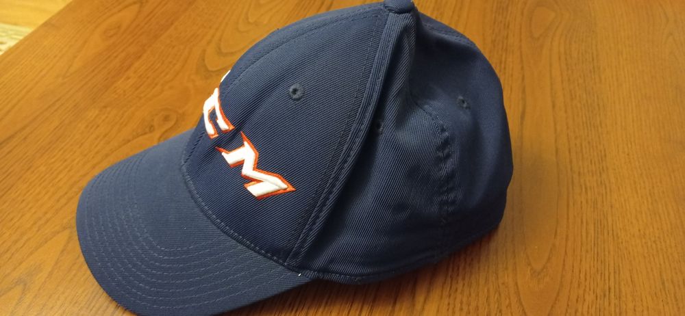 Czapka z daszkiem - 25 zł