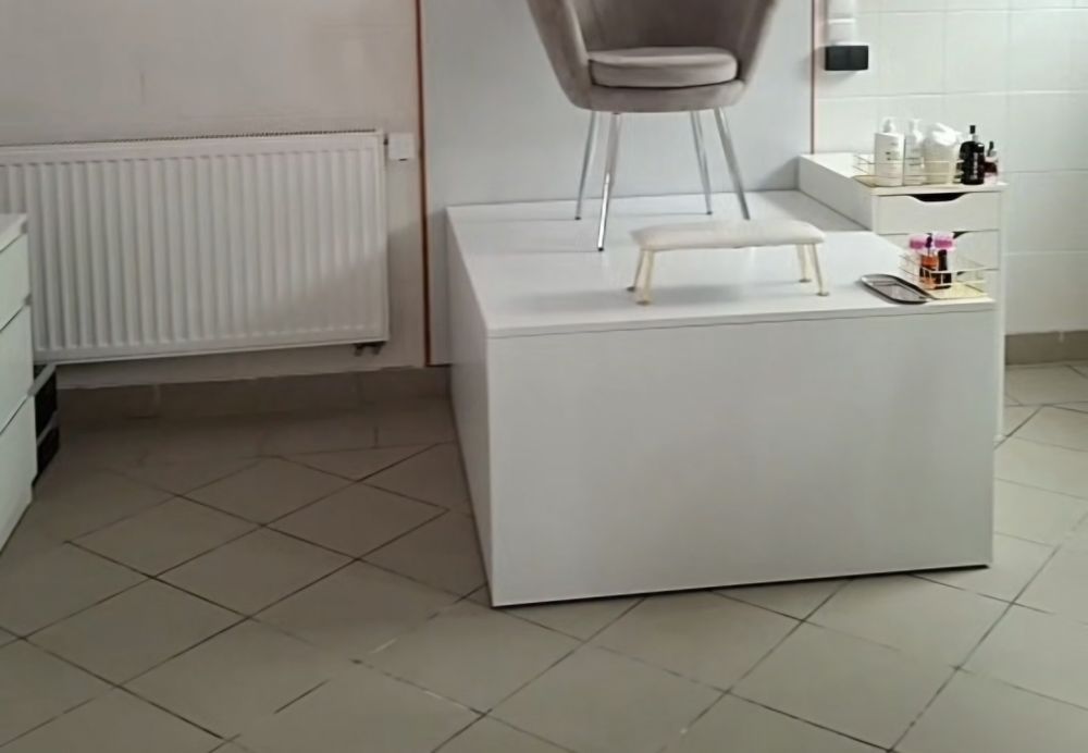 Podest kosmetyczna do pedicure biały