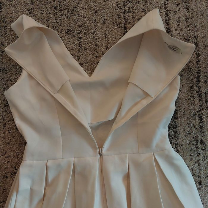 Sprzedam koronkową sukienkę