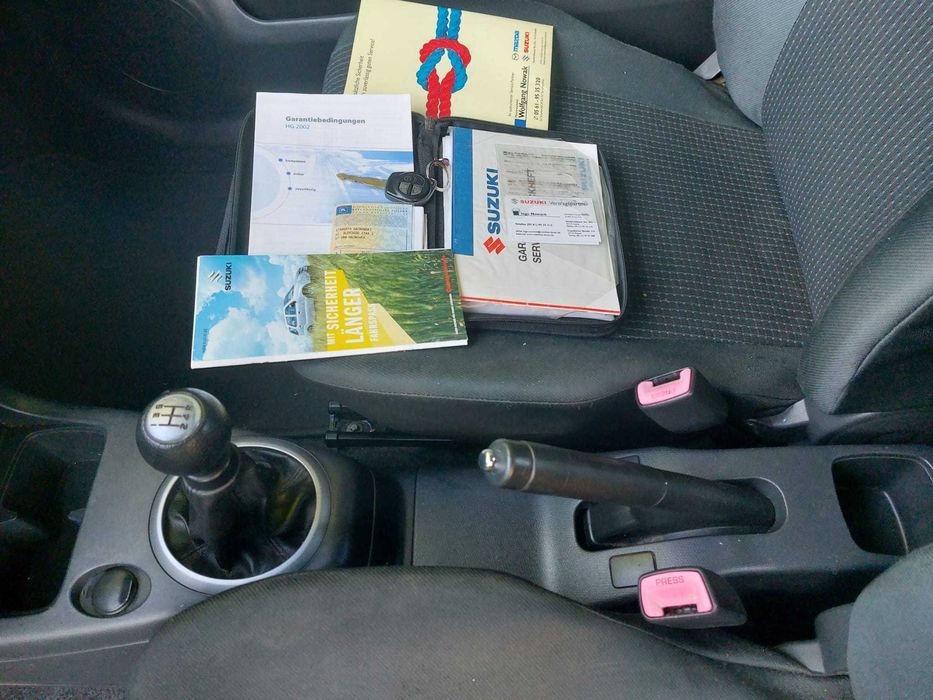 Suzuki Swift 1.3 benzyna grudzien/2005 rok.