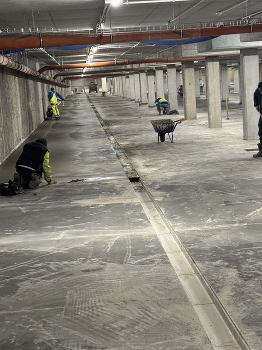 Posadzki przemyslowe,szczotkowane,zacierane na gladko,mycie kostki