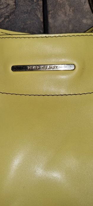 Torebka na ramię marki River Island.
 kolor limonkowy
Wymiary:
-,długo