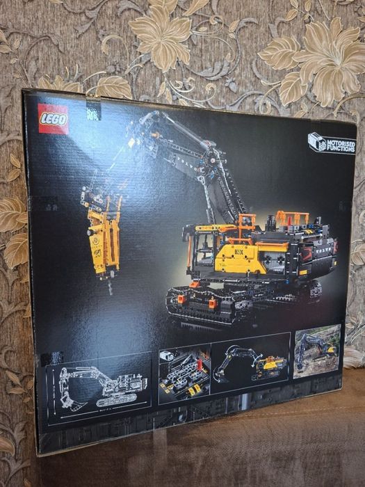 LEGO Technic 42215 Volvo EC500 Hybrid Excavator - 2359 деталей